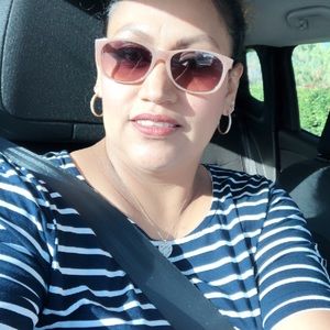 Meet your Posher, Adela